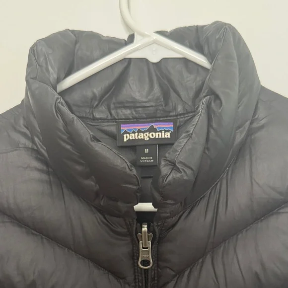 Patagonia Black Women's Puffer Jacket - Picture 4 of 16